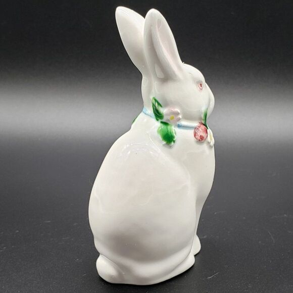 Haldon Group 1987 Hand Painted Porcelain White Blue Strawberry Bunny Figurine - Picture 10 of 13